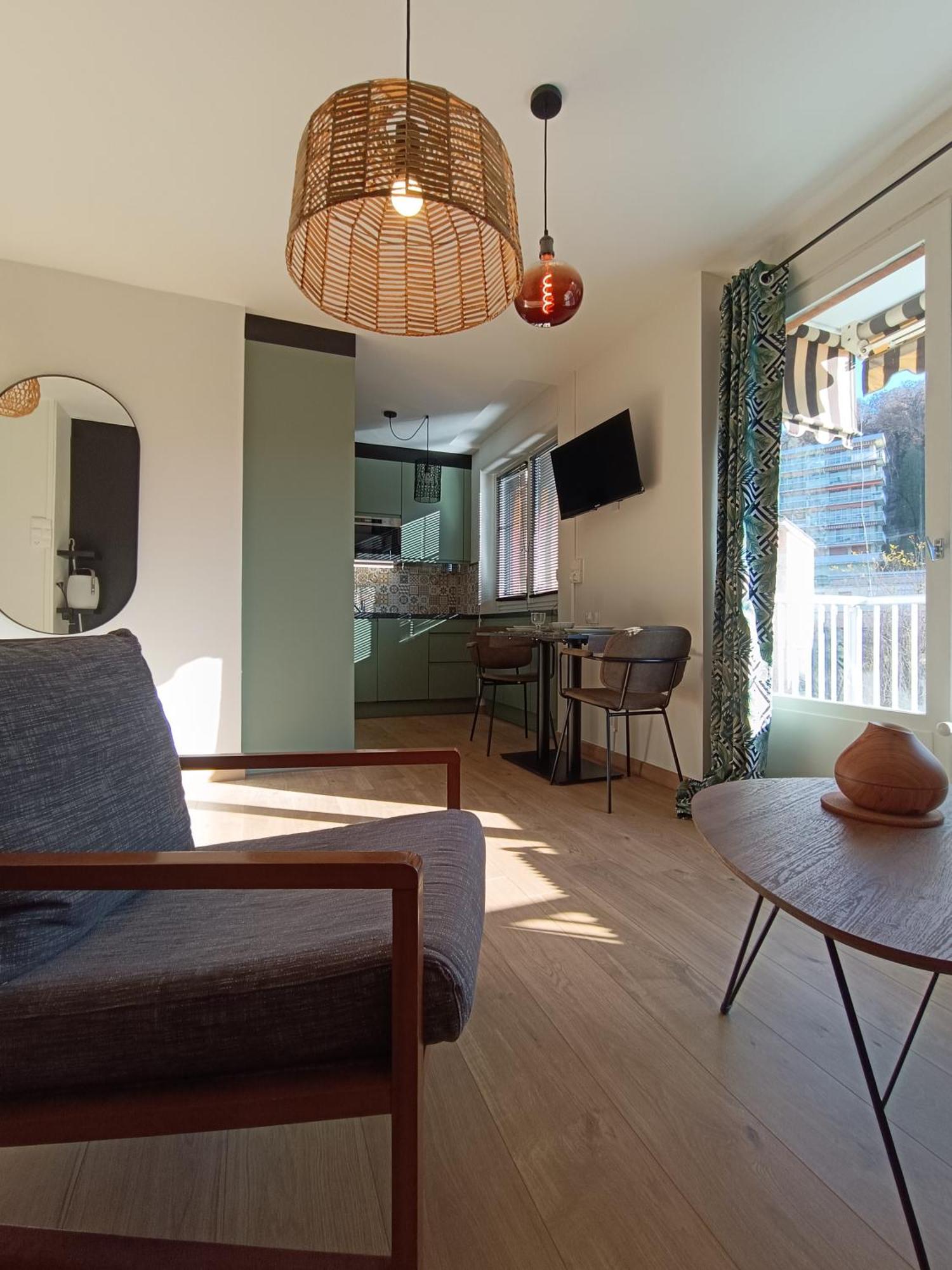 Meuble 3 Etoiles - Piscine- Balcon - Tennis Apartment *